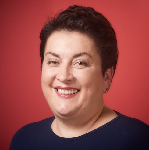 Emina Pašić (sie/ihr)